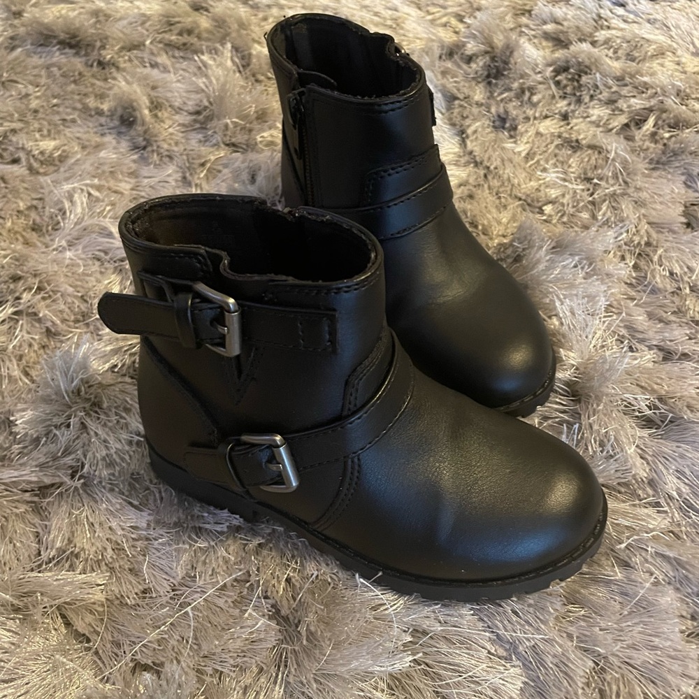Toddler Old Navy double buckle zip closure black ankle
boots